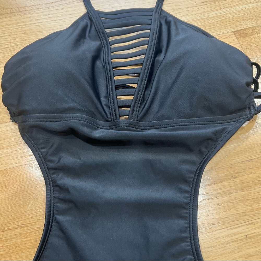 Cut out sexy swimsuit